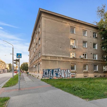 Bratislava Touch 2 Bedroom Apt المظهر الخارجي الصورة